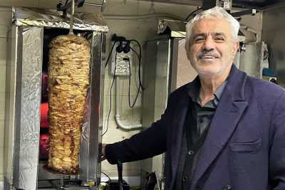 La storia del curdo Ibrahim, scappato dalla Turchia per aprire la prima kebabberia di Bari